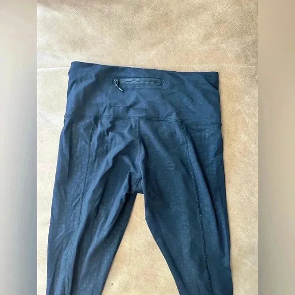 Lululemon Black Print Leggings Scrunched With Zippers Size 6 - Picture 12 of 12